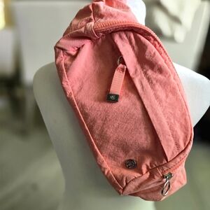 Lululemon On the Beat Belt Bag 4.5 L Dark Coral